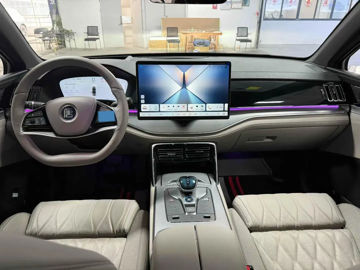 2025 BYD TANG thumbnail 4