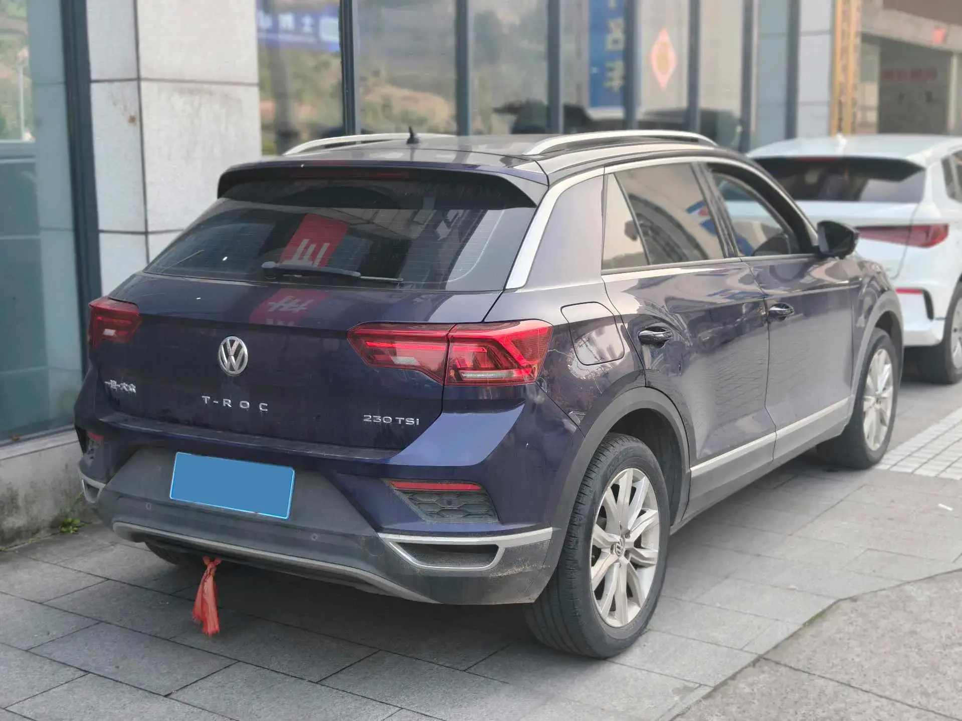 2019 VOLKSWAGEN T-ROC thumbnail 4