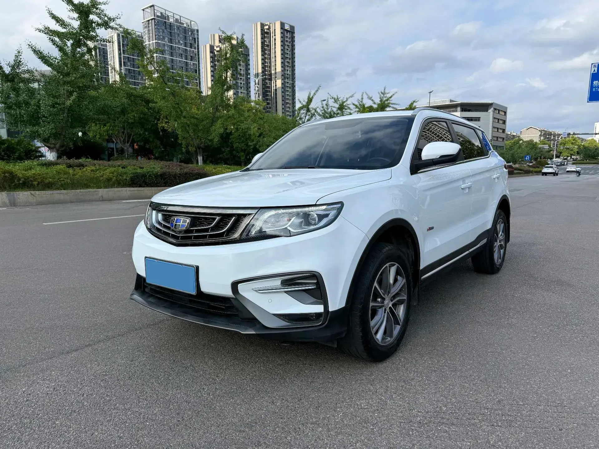 2020 GEELY AZKARRA view 1