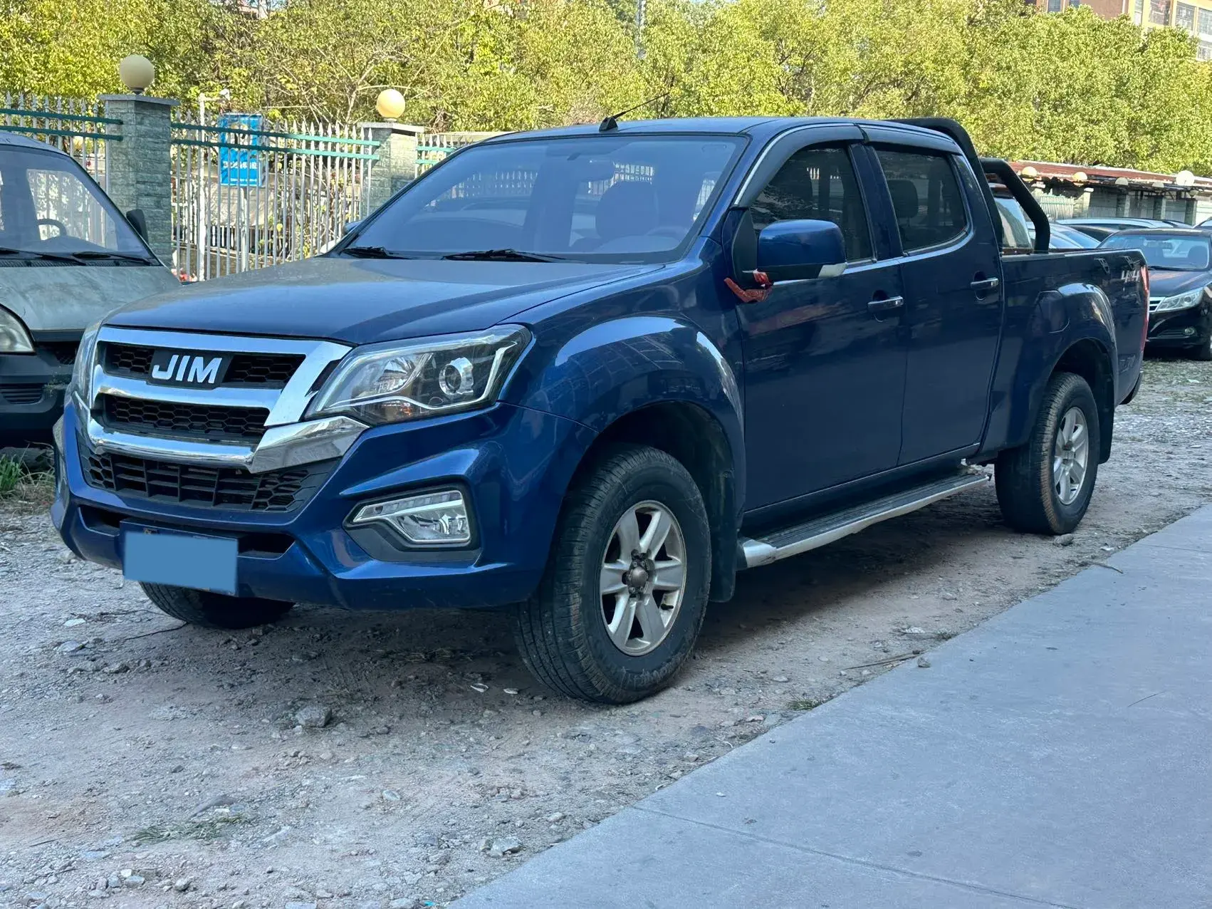 2022 ISUZU RE-MAX view 1
