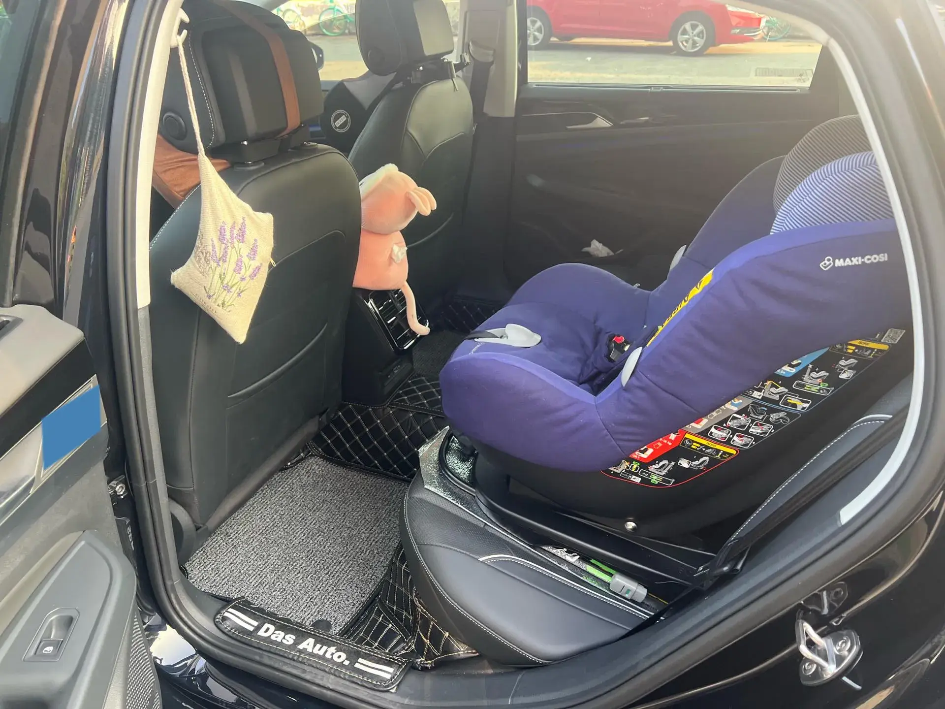 2023 VOLKSWAGEN PASSAT thumbnail 3