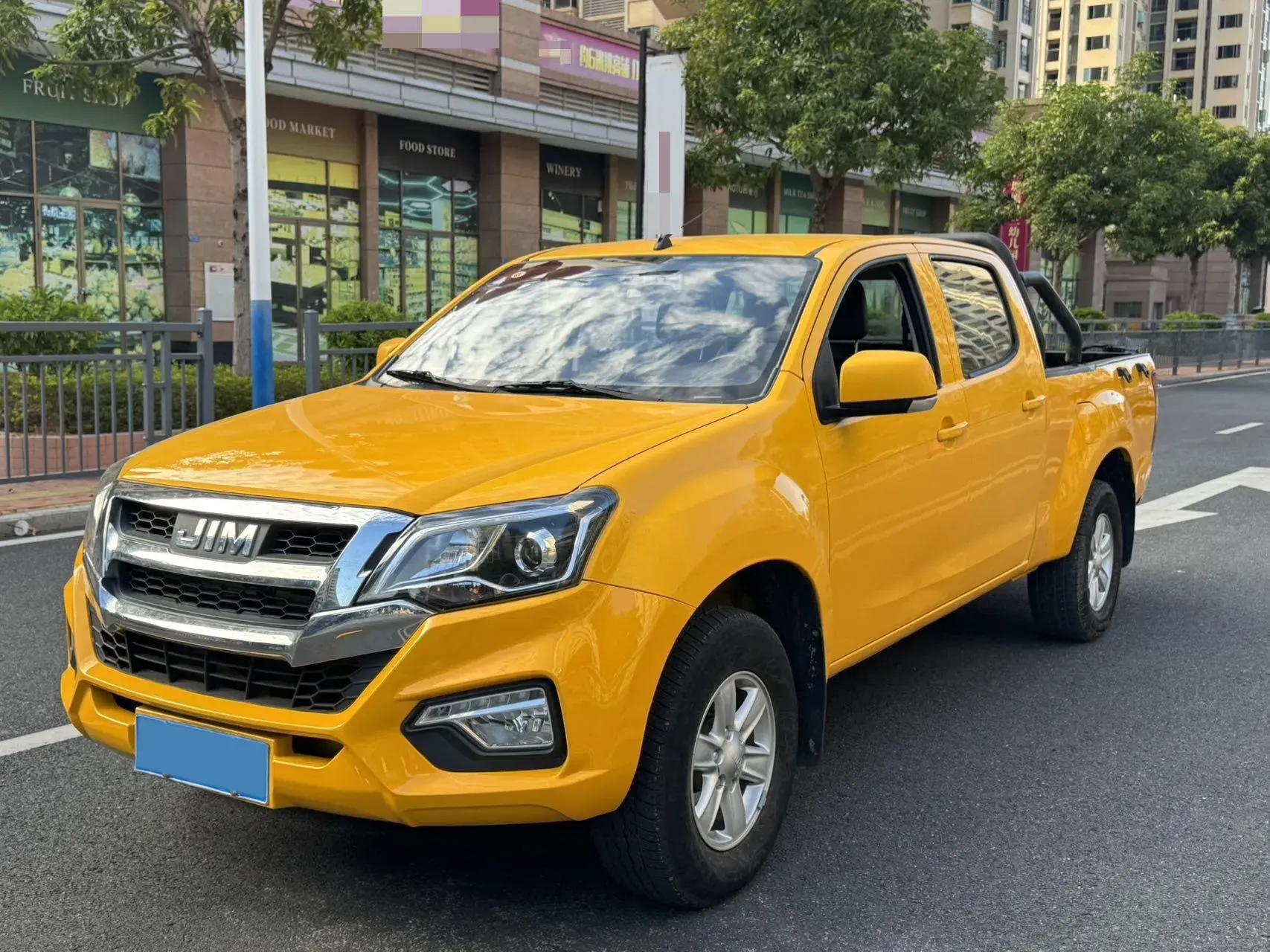 2022 ISUZU RE-MAX view 1