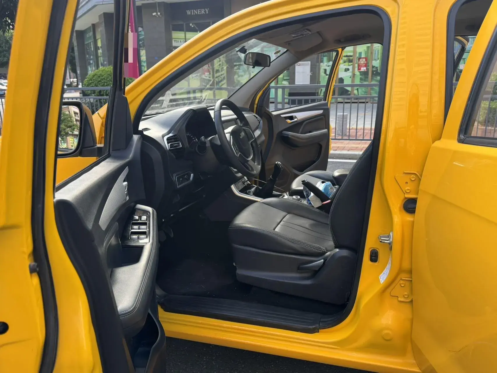 2022 ISUZU RE-MAX thumbnail 4