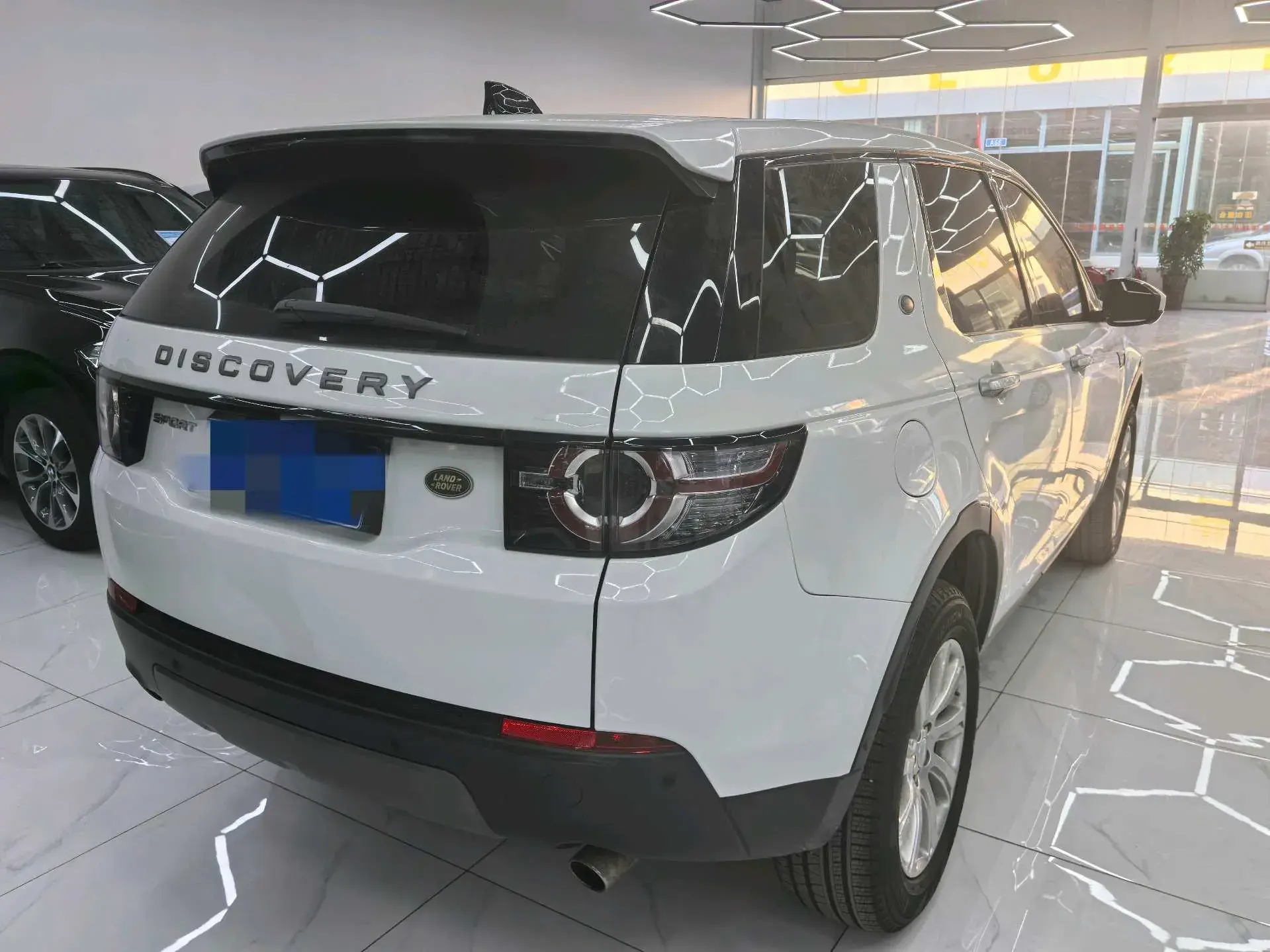 2018 LAND ROVER thumbnail 2