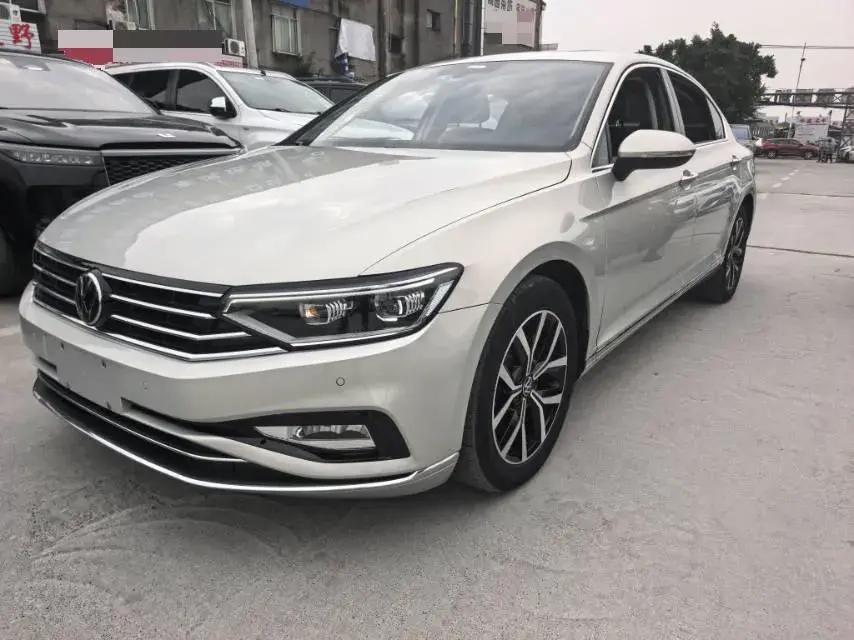 2020 VOLKSWAGEN MAGOTAN view 1