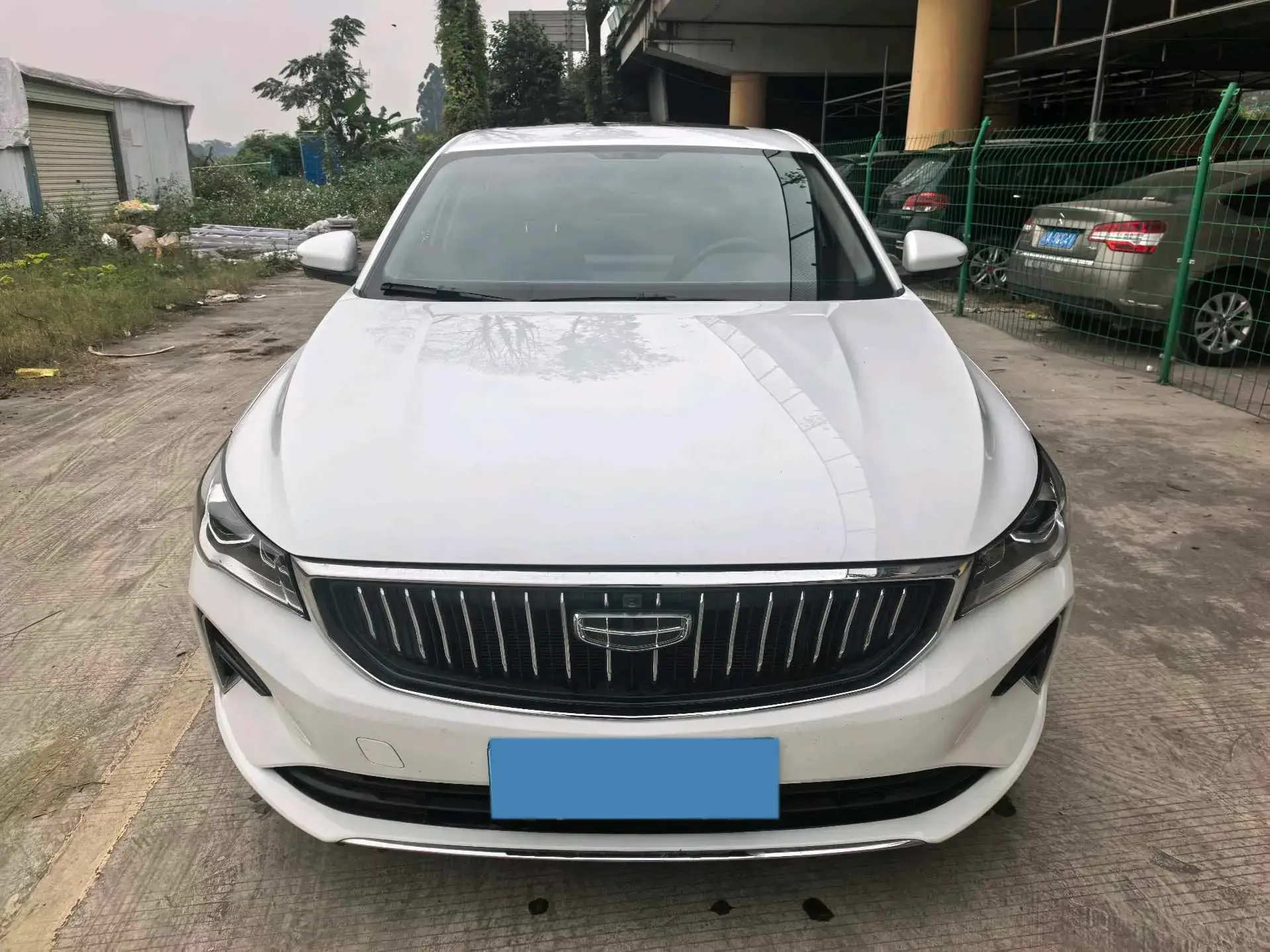 2022 GEELY EMGRAND thumbnail 2