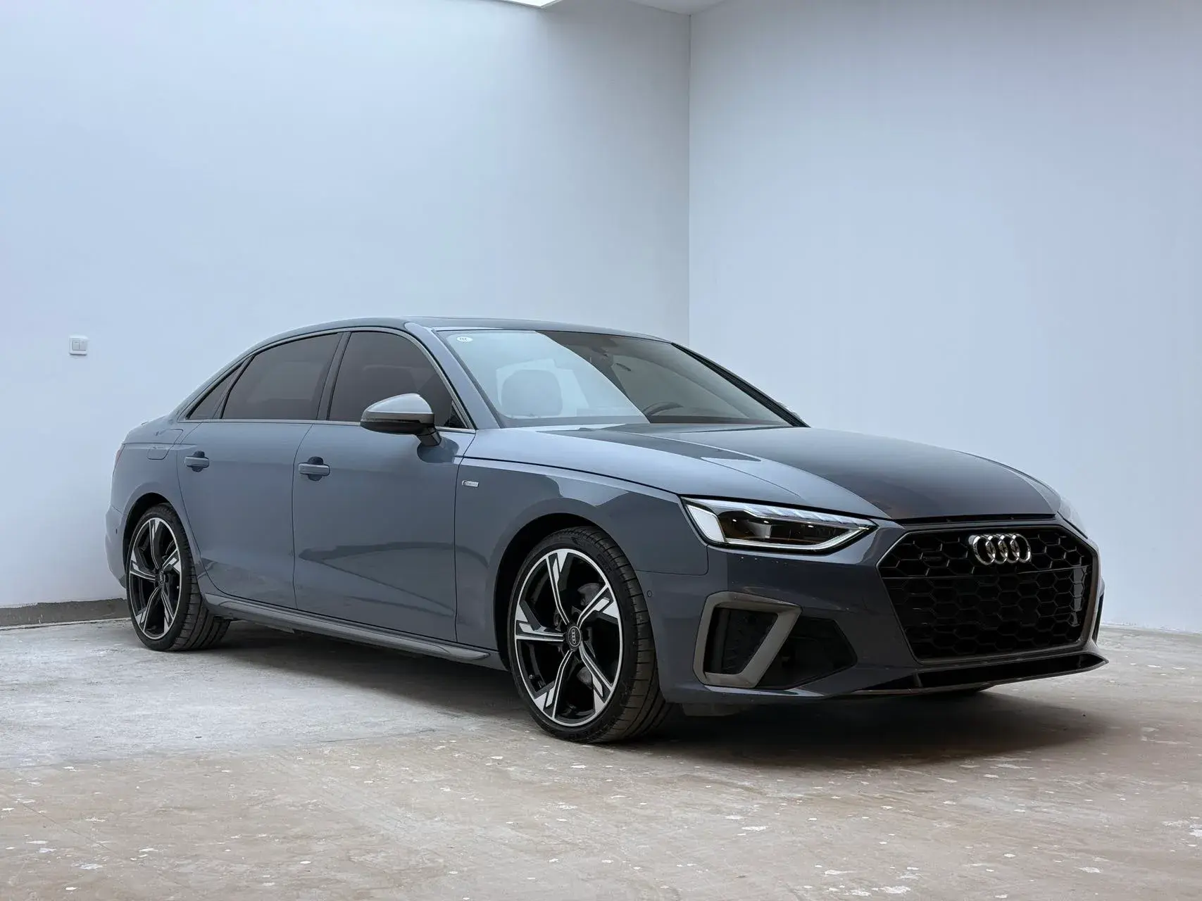 2022 AUDI A4L thumbnail 3