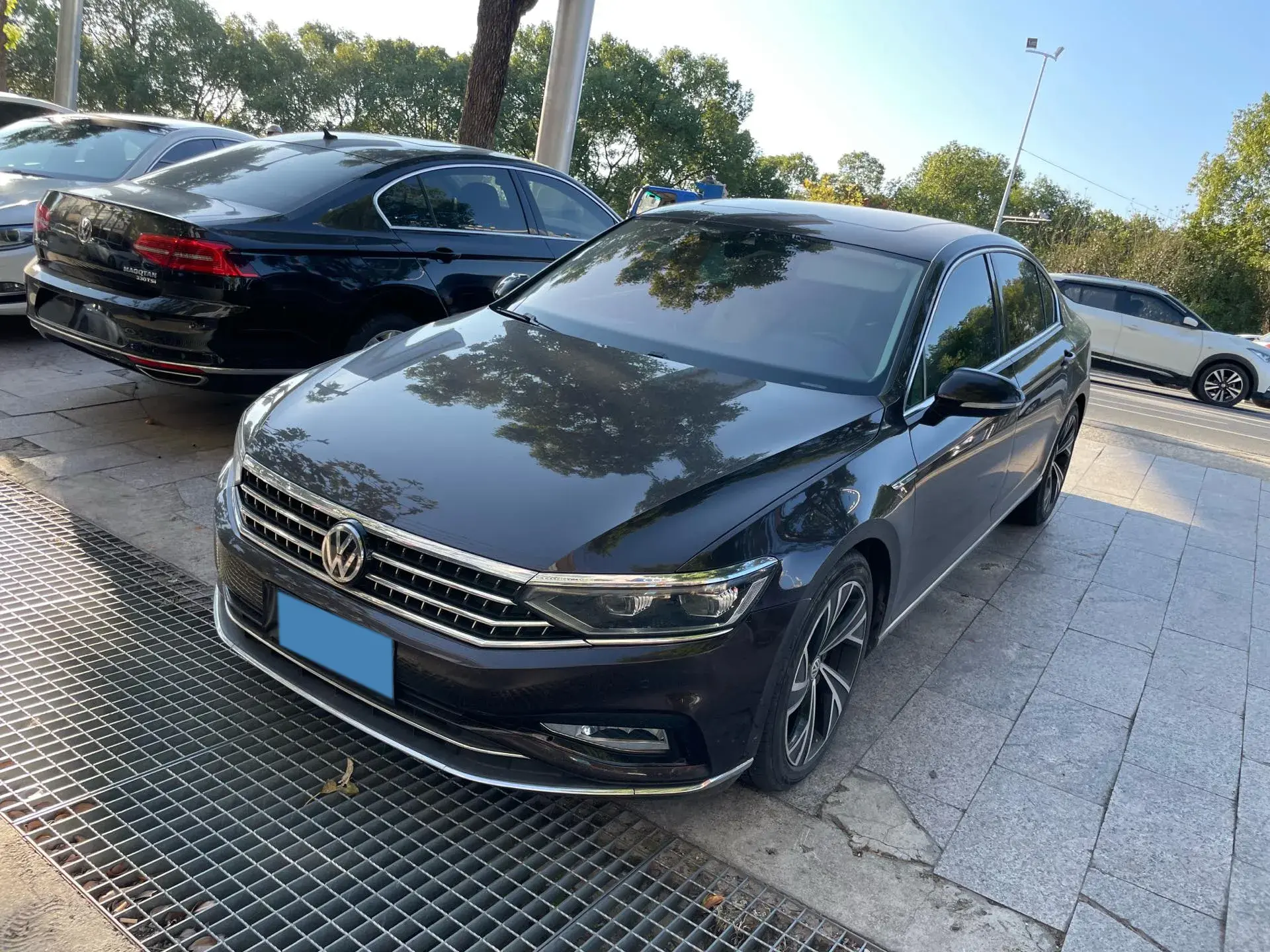 2020 VOLKSWAGEN MAGOTAN view 1