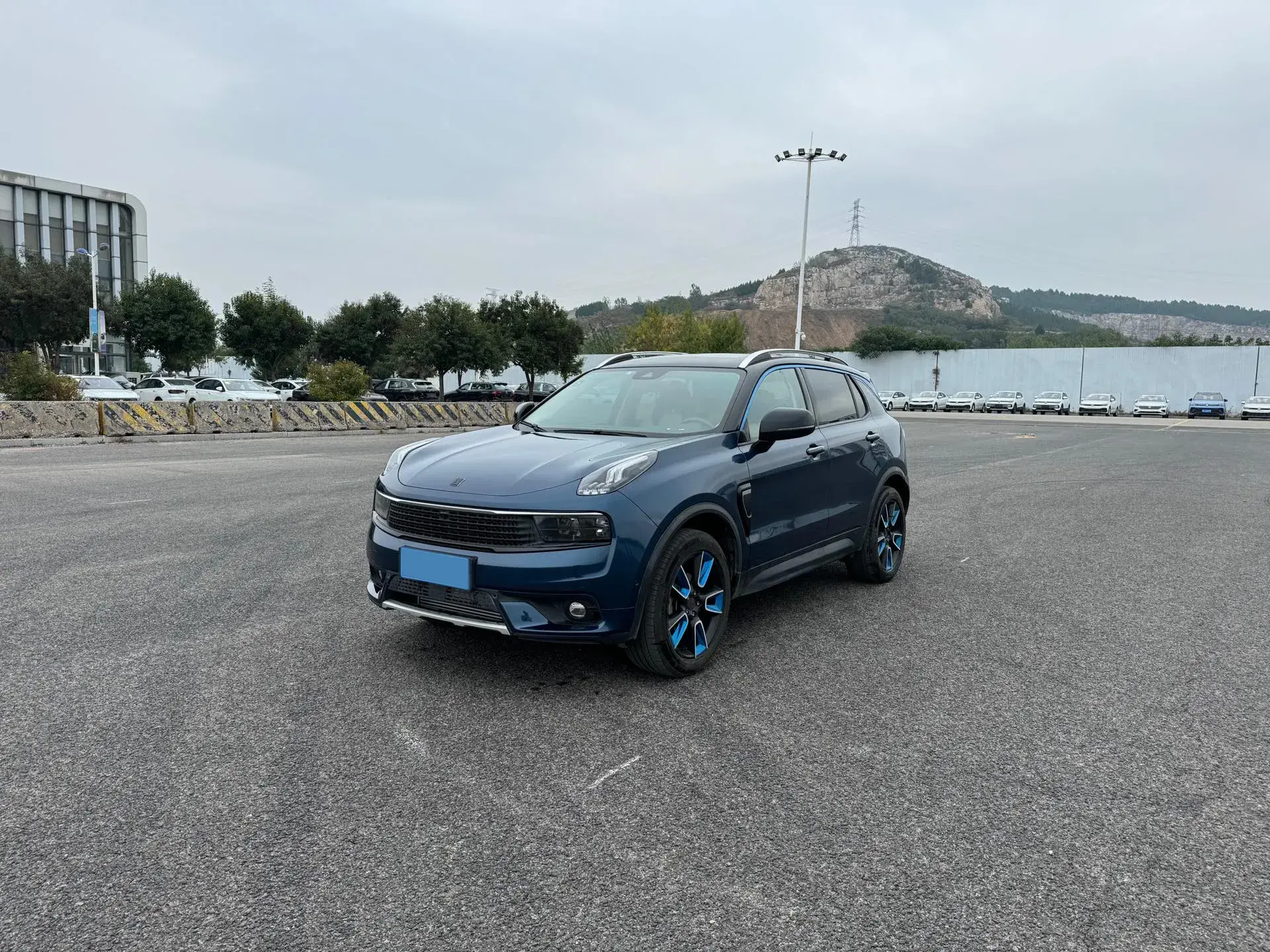 2018 LYNK&CO 01 view 1