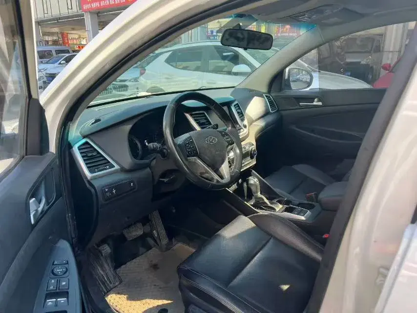 2015 HYUNDAI TUCSON thumbnail 2