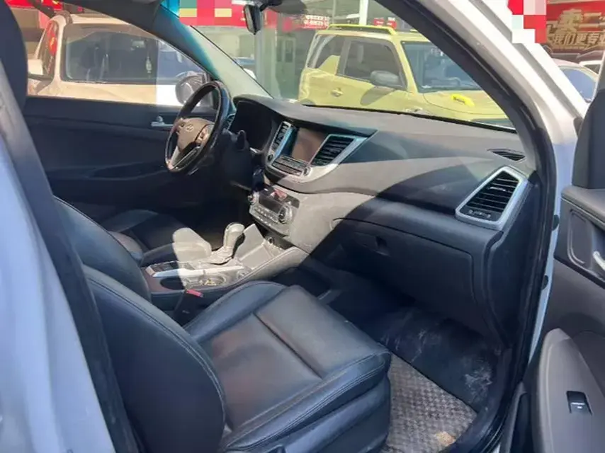 2015 HYUNDAI TUCSON thumbnail 4