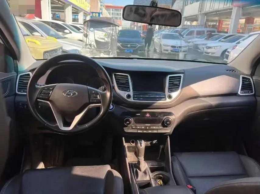 2015 HYUNDAI TUCSON thumbnail 3