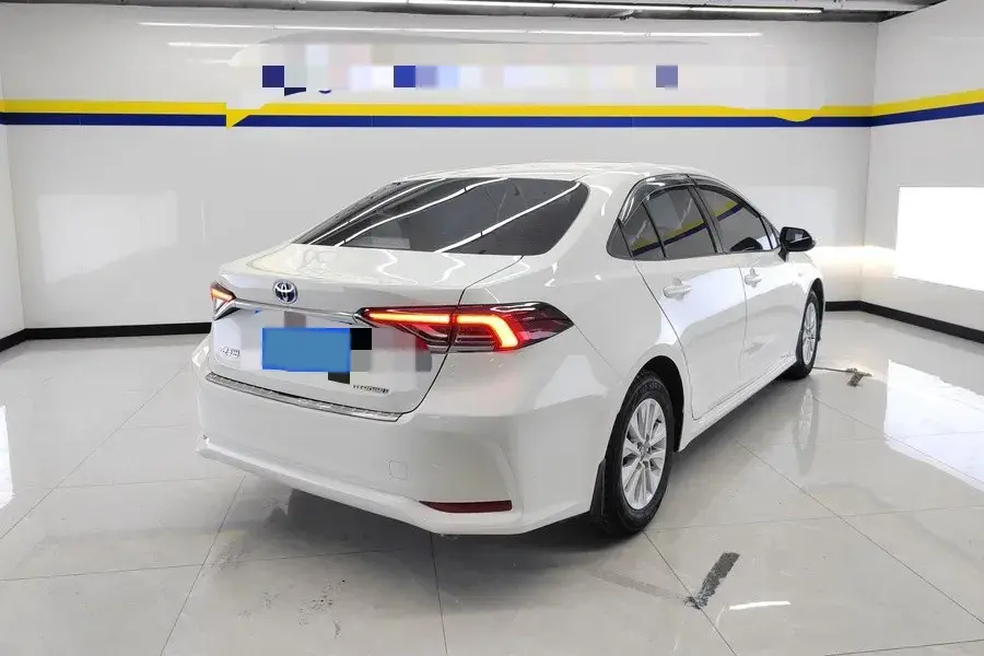 2023 TOYOTA COROLLA thumbnail 2