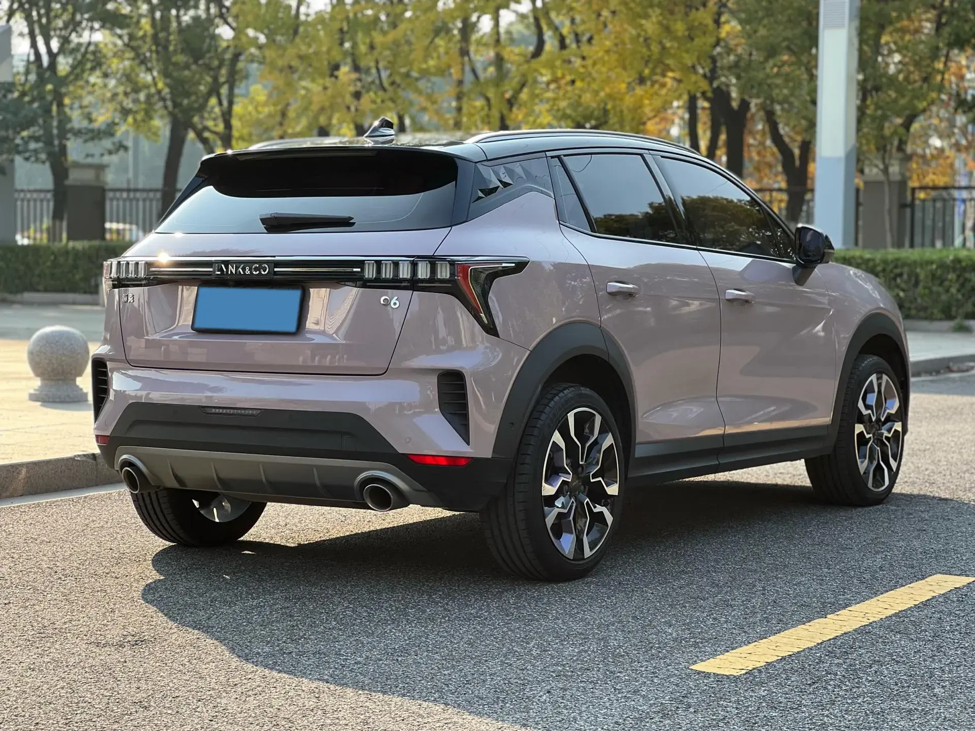 2023 LYNK&CO 06 thumbnail 3