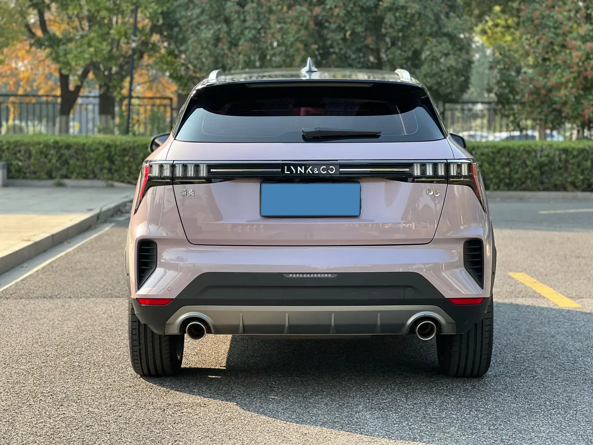 2023 LYNK&CO 06 thumbnail 4