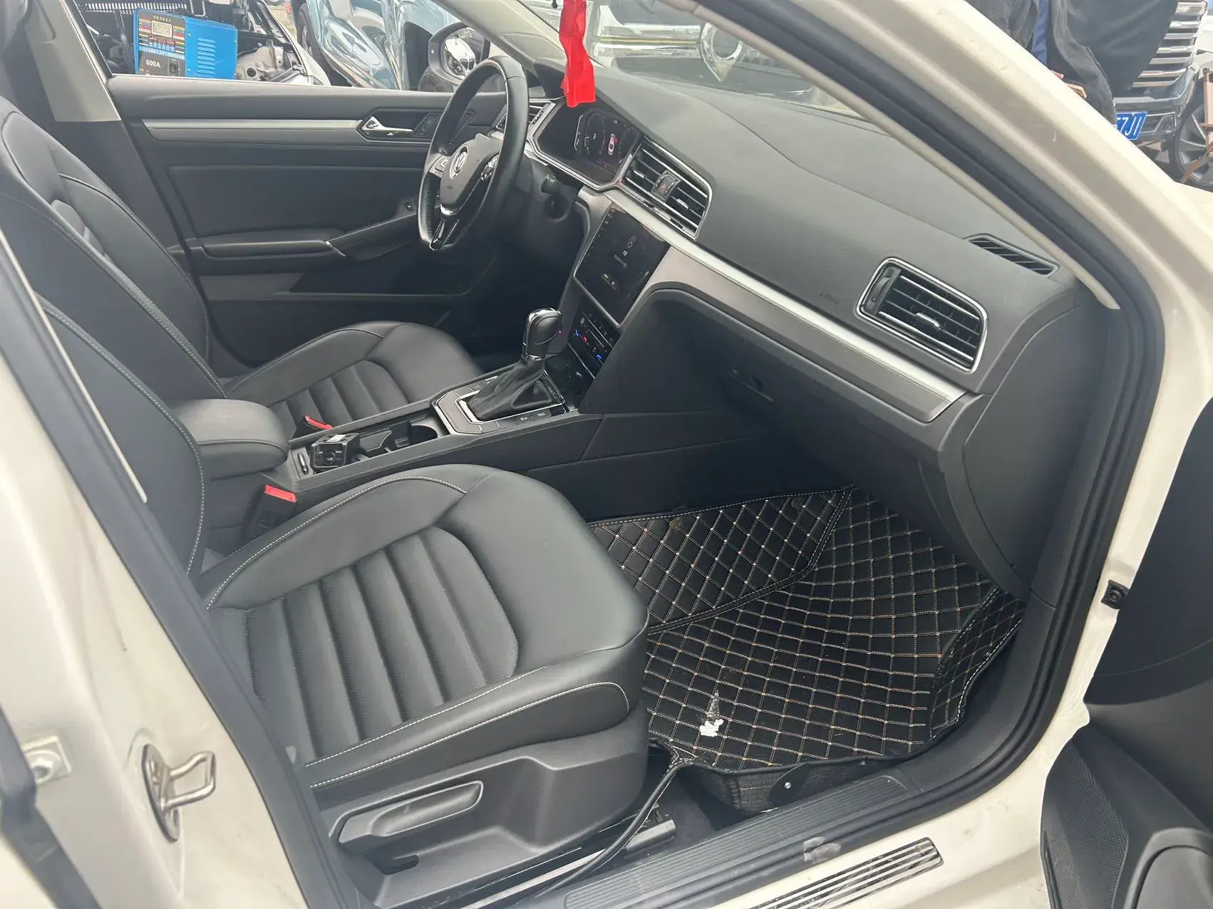 2021 VOLKSWAGEN LAMANDO thumbnail 3