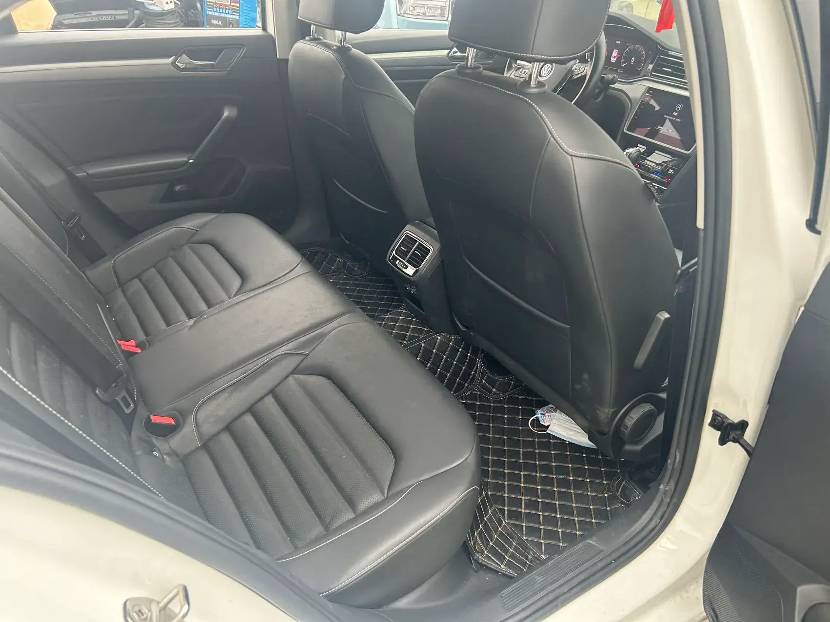 2021 VOLKSWAGEN LAMANDO thumbnail 4