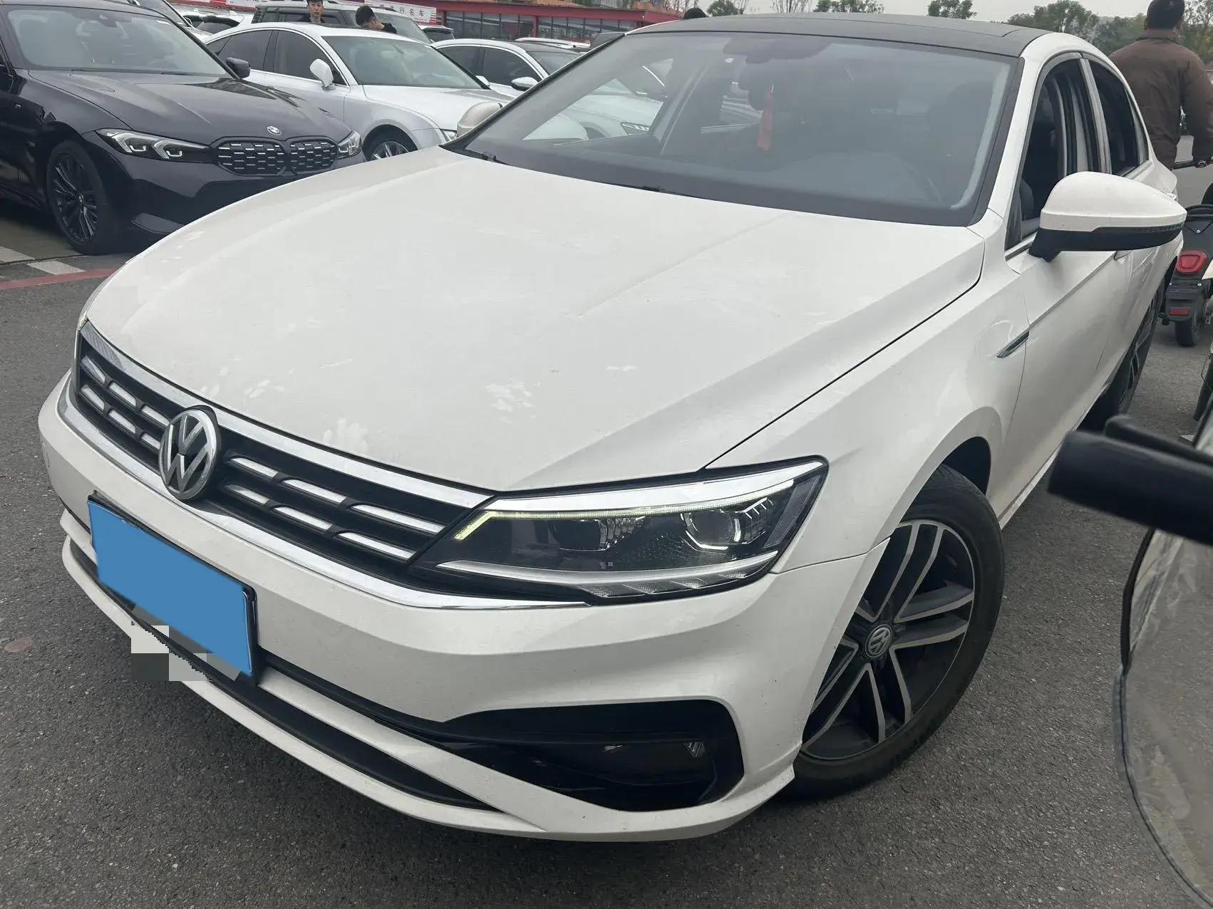 2021 VOLKSWAGEN LAMANDO view 1