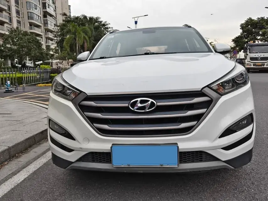 2018 HYUNDAI TUCSON thumbnail 4