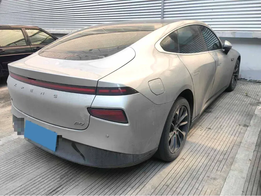 2022 XPENG P7 thumbnail 2