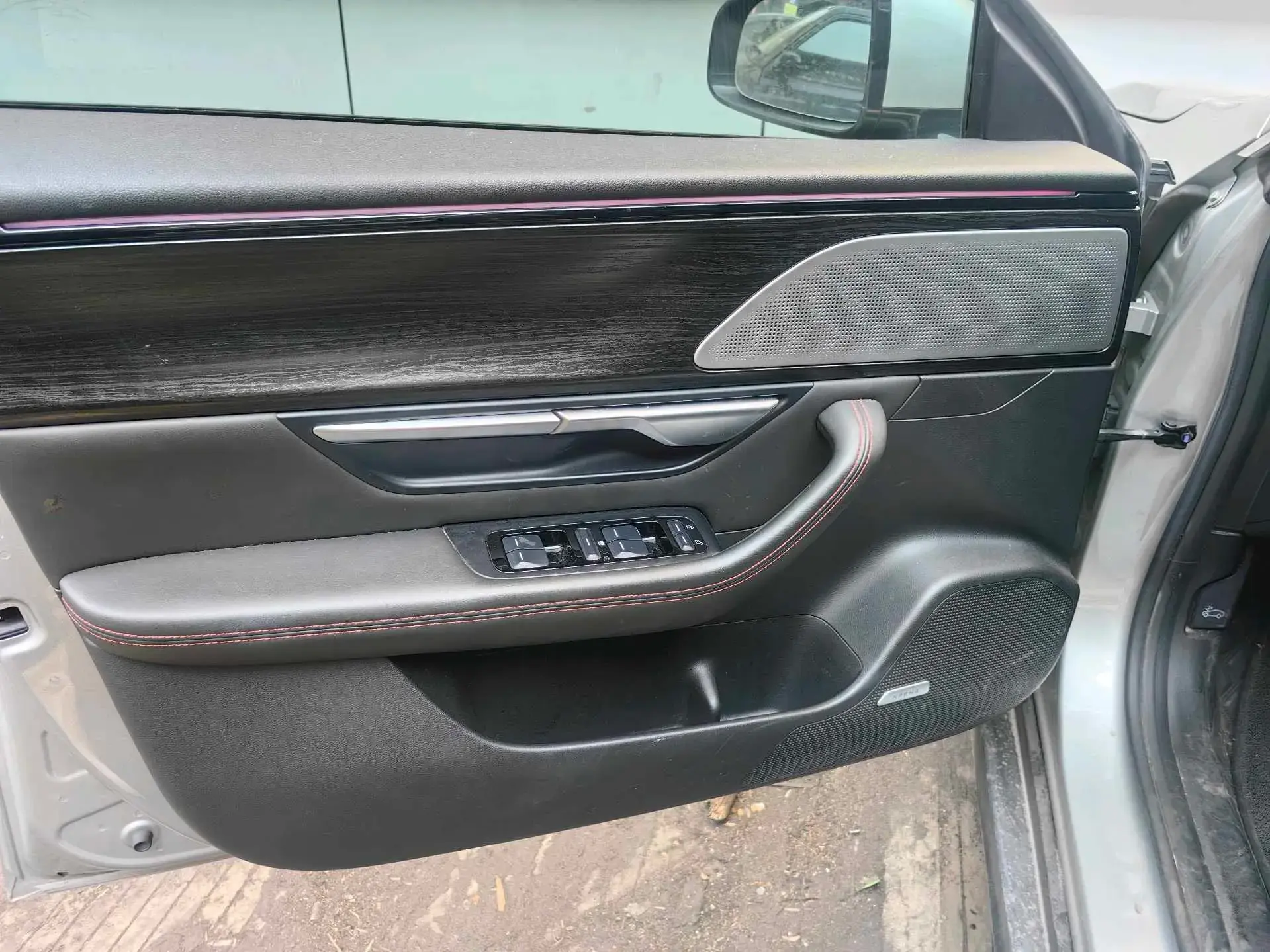 2022 XPENG P7 thumbnail 3