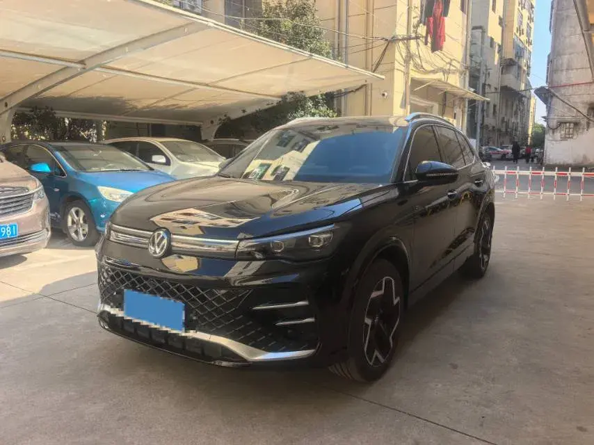 2026 Volkswagen Tiguan L 2.0T 220HP L4 7DCT