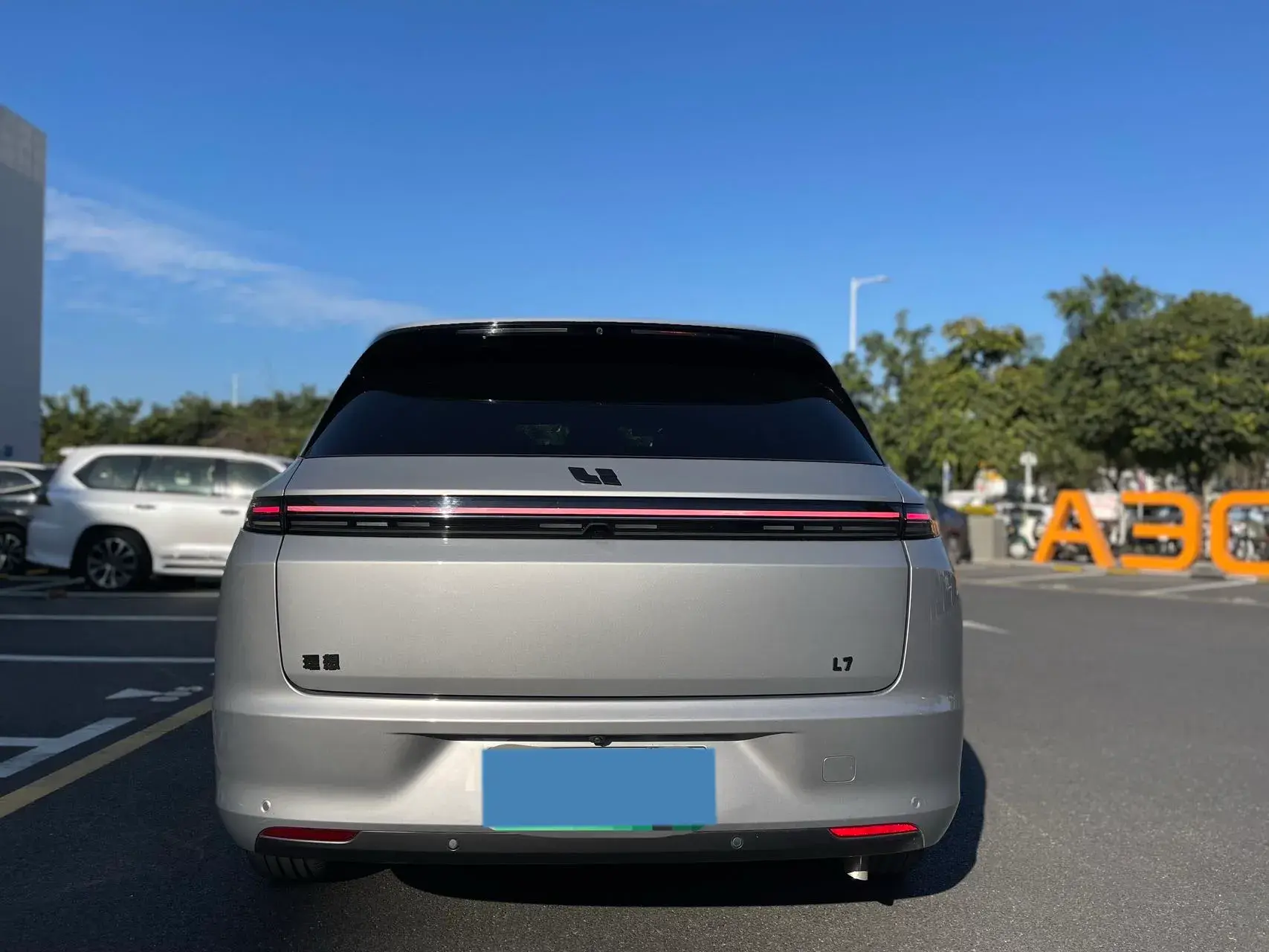 2023 LI L7 thumbnail 3