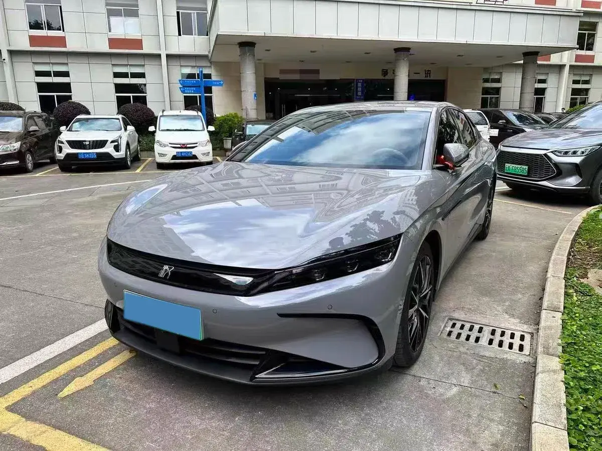 2025 BYD HAN view 1