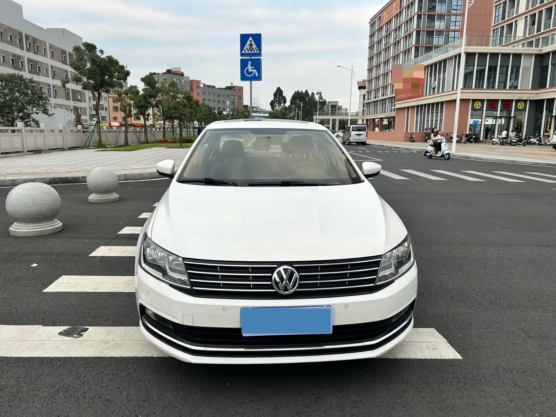 2017 VOLKSWAGEN LAVIDA thumbnail 3