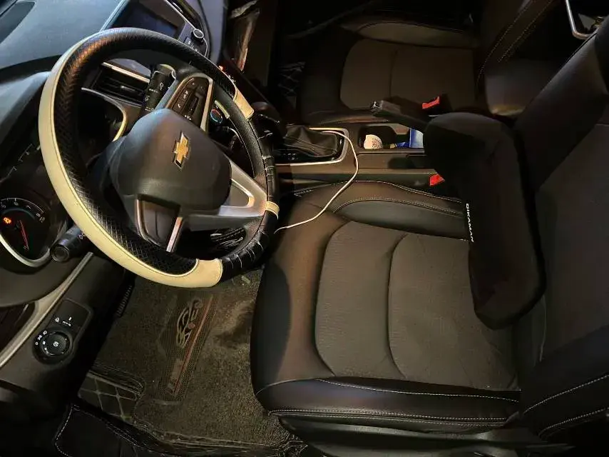 2019 CHEVROLET CAVALIER thumbnail 3