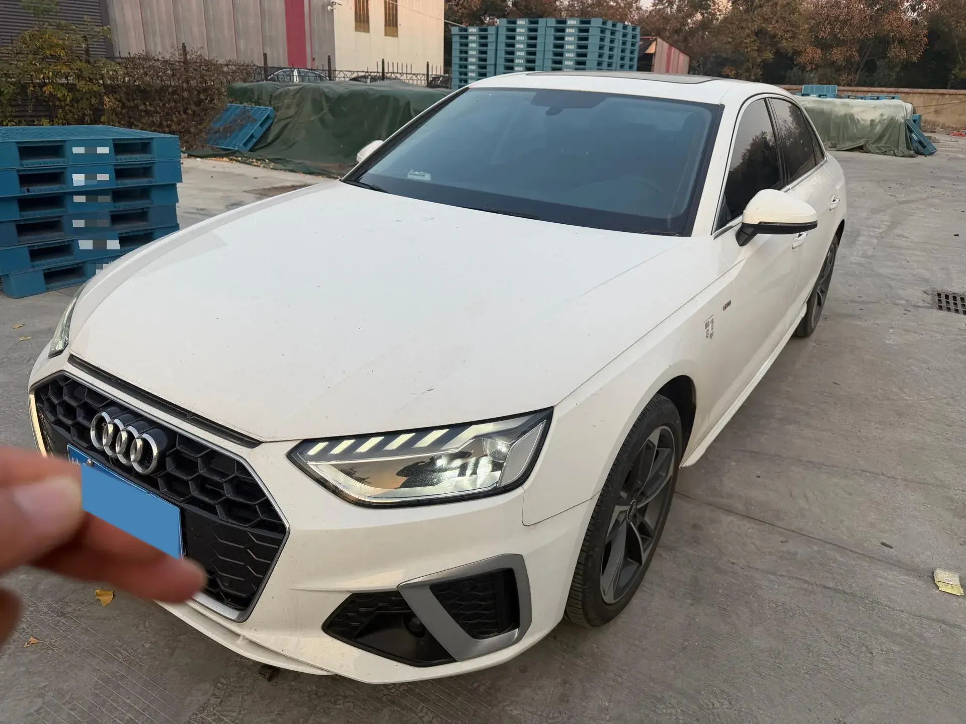 2022 AUDI A4L view 1