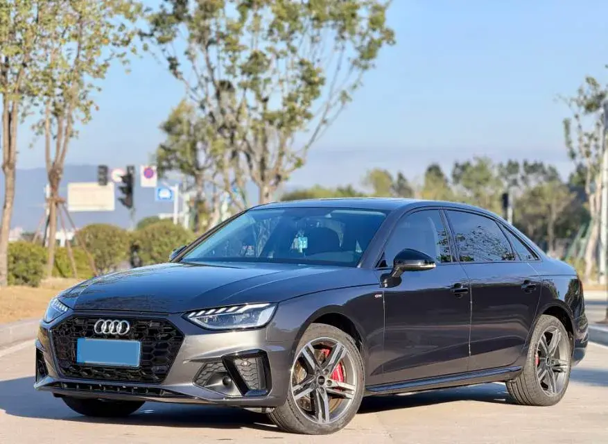 2022 AUDI A4L view 1