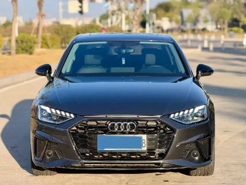 2022 AUDI A4L thumbnail 2