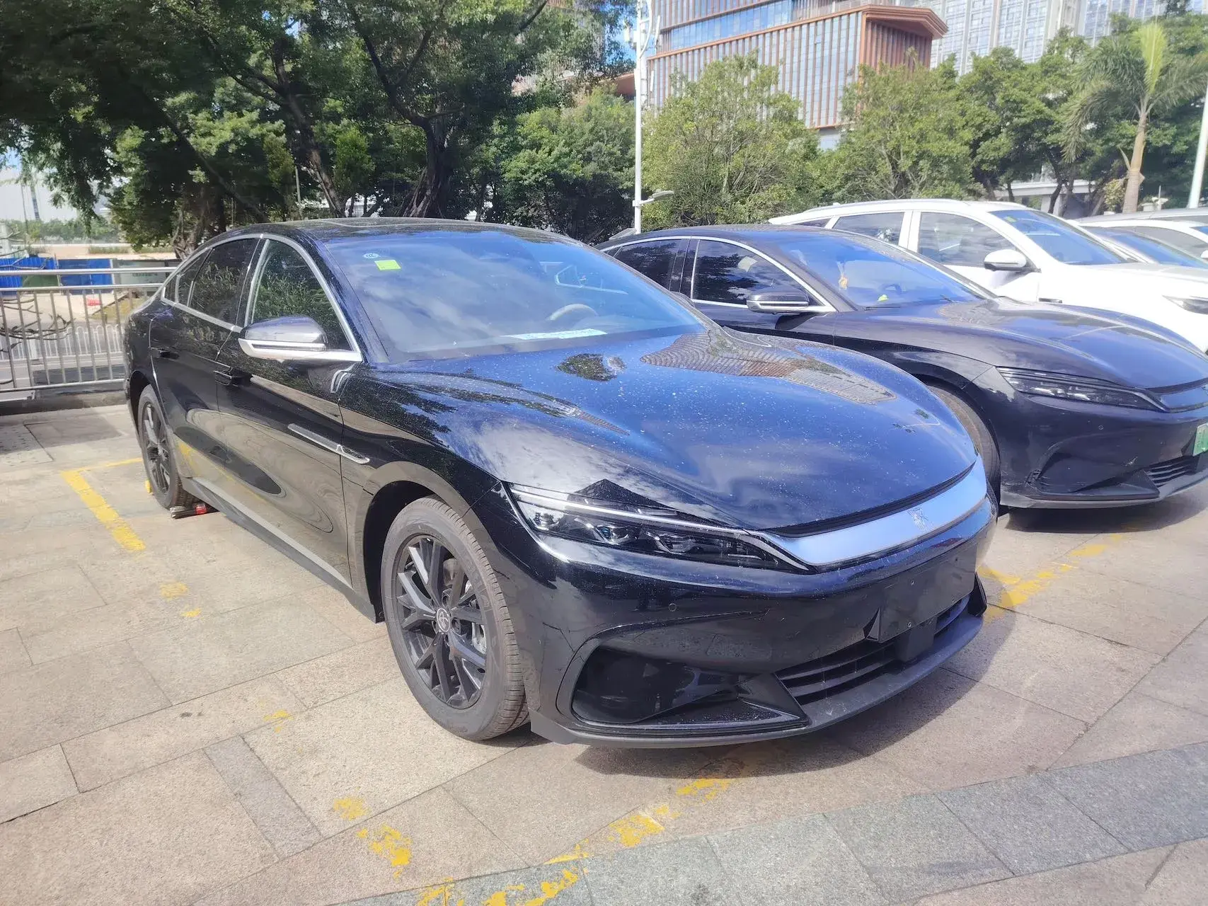 2025 BYD HAN thumbnail 3