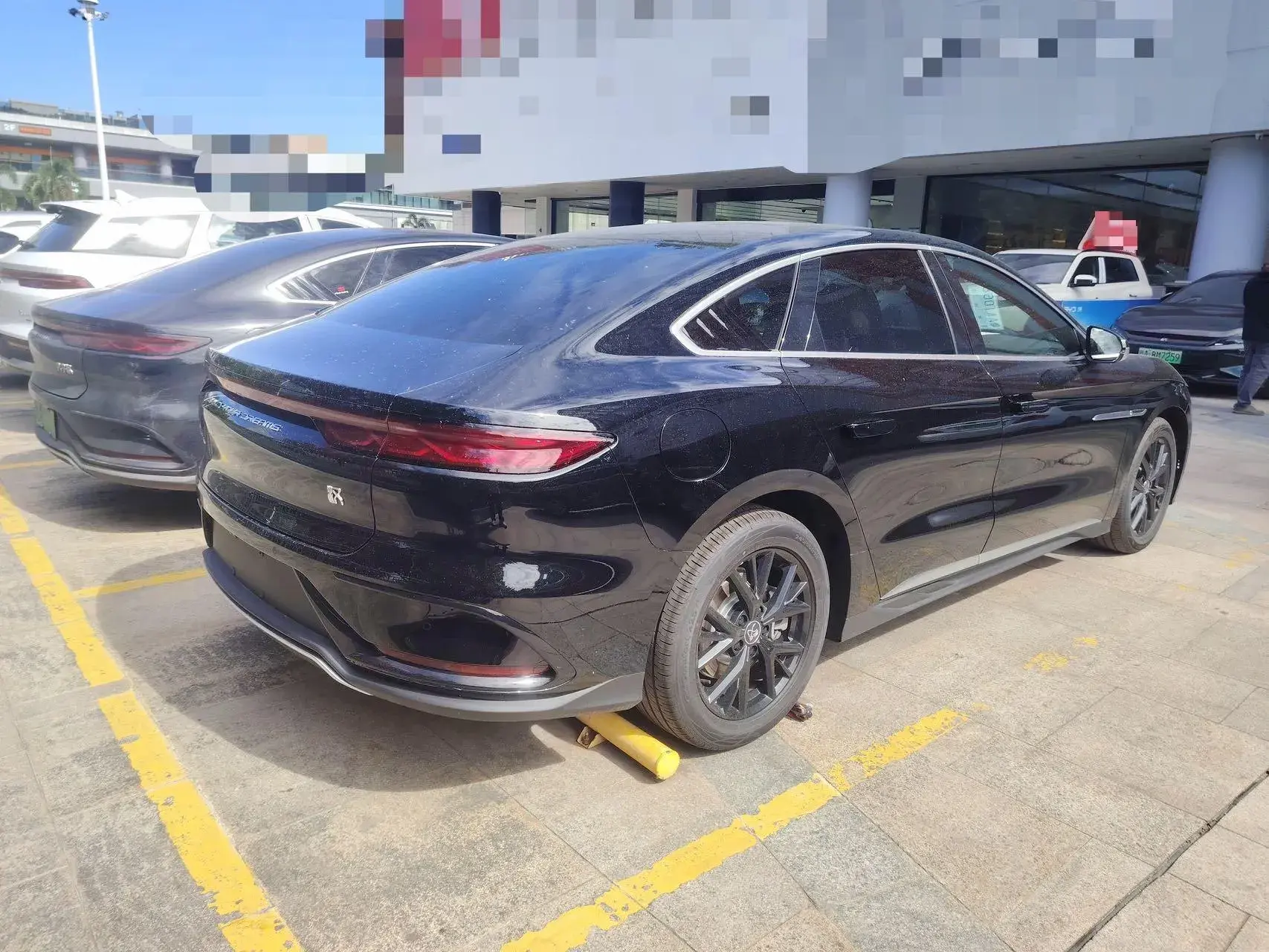 2025 BYD HAN thumbnail 4