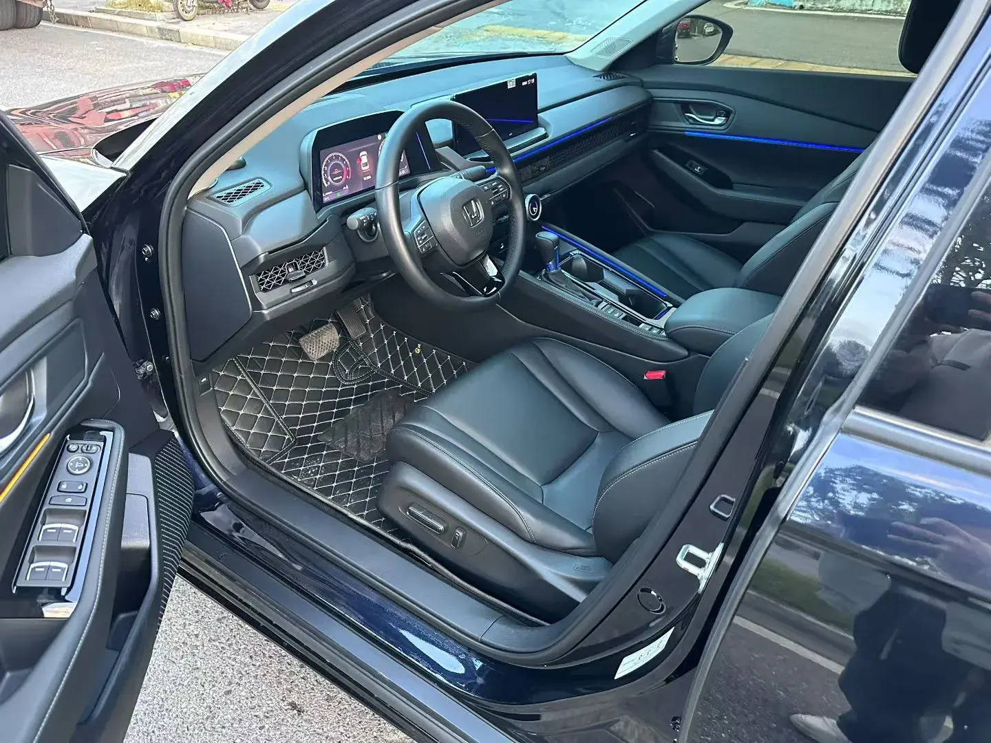 2023 HONDA ACCORD thumbnail 2