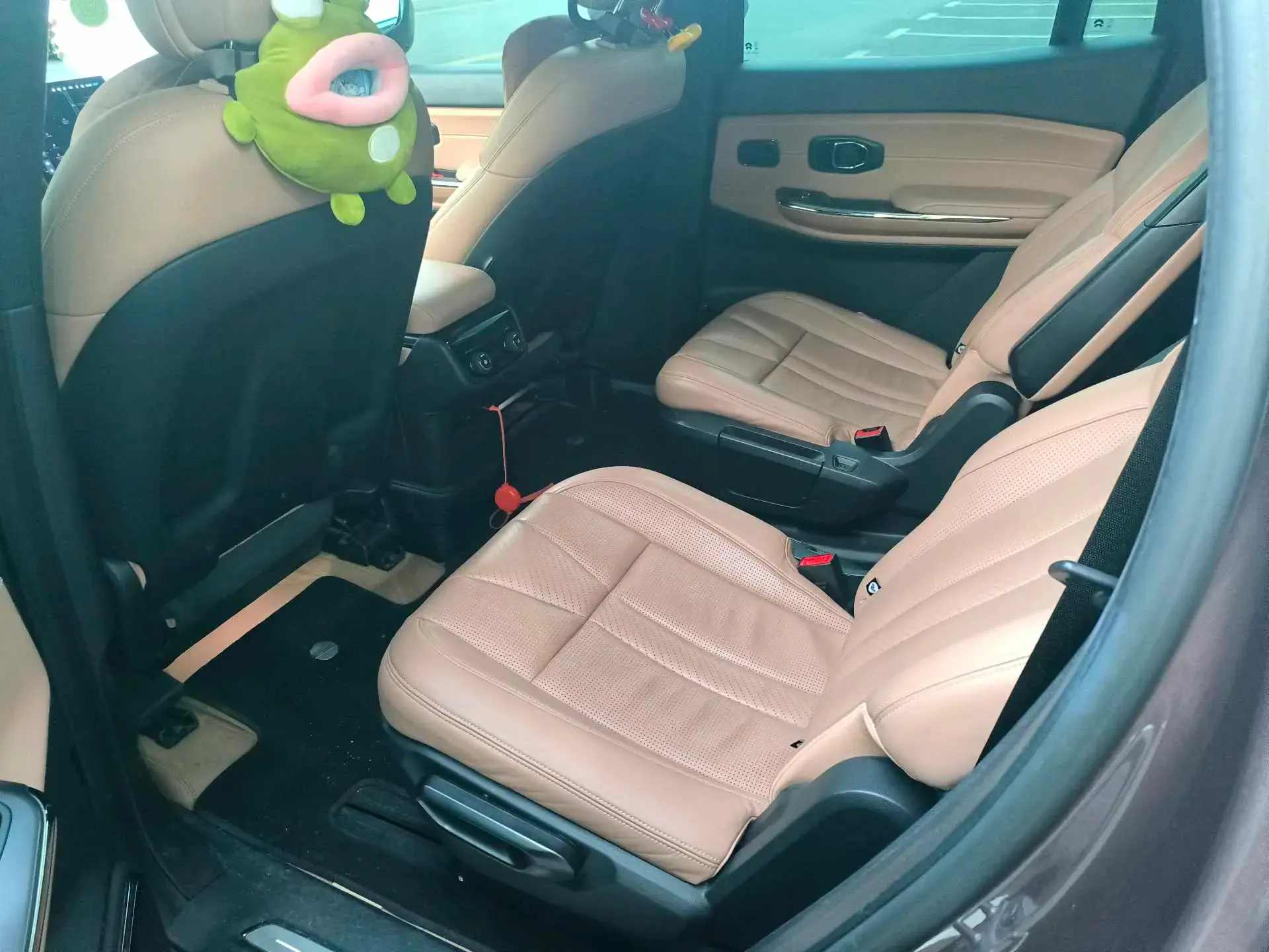 2020 NIO ES8 thumbnail 4