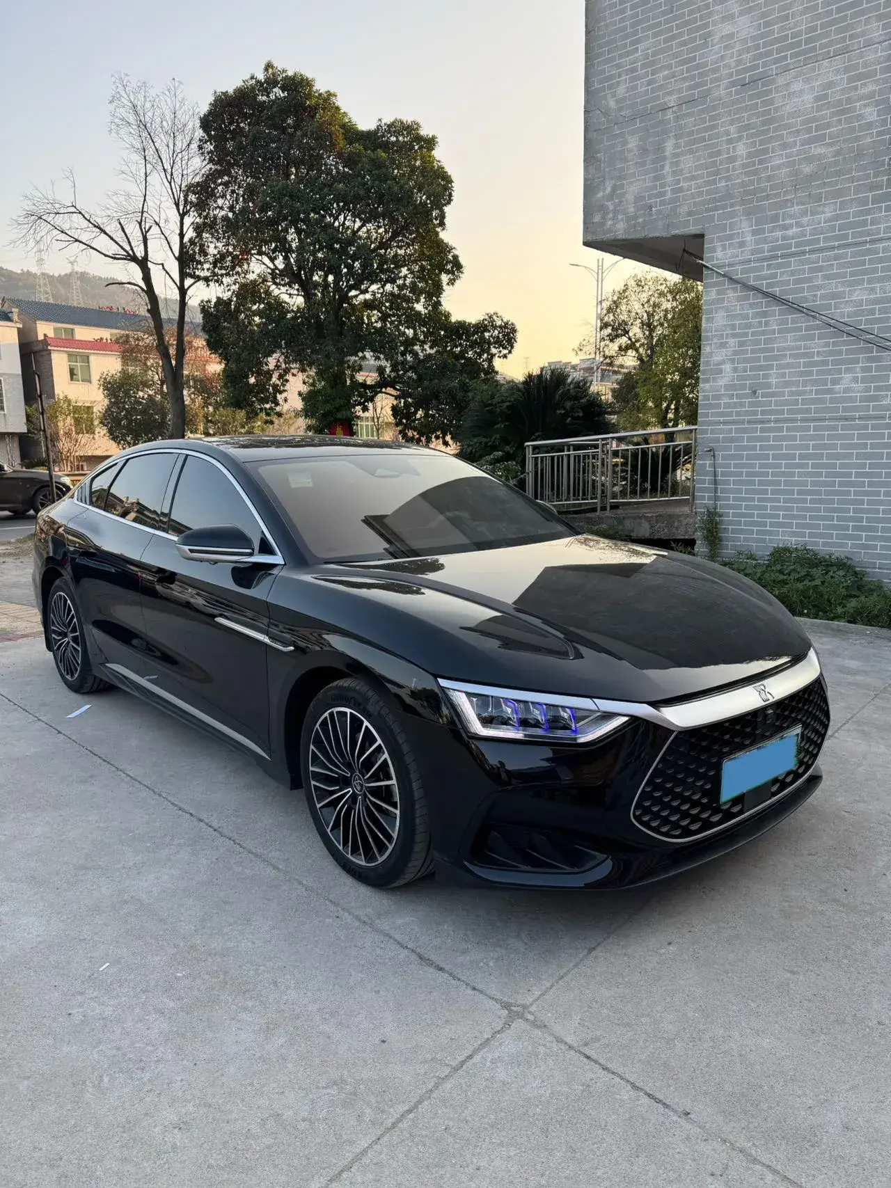 2024 BYD HAN thumbnail 3