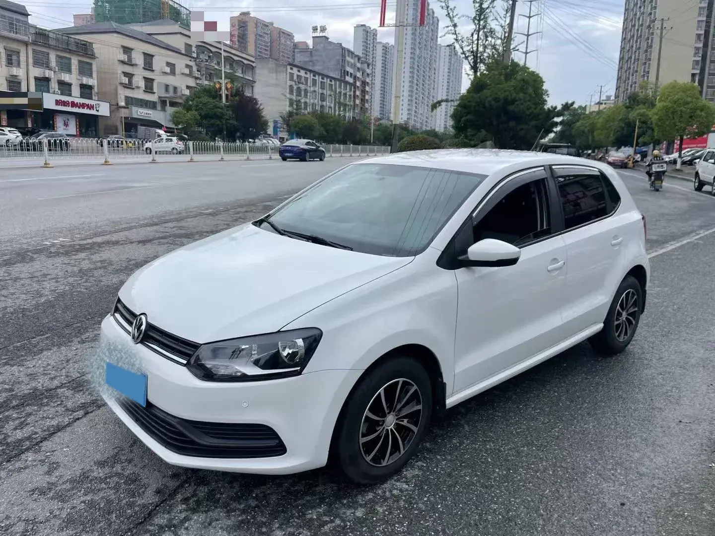 2016 VOLKSWAGEN POLO view 1