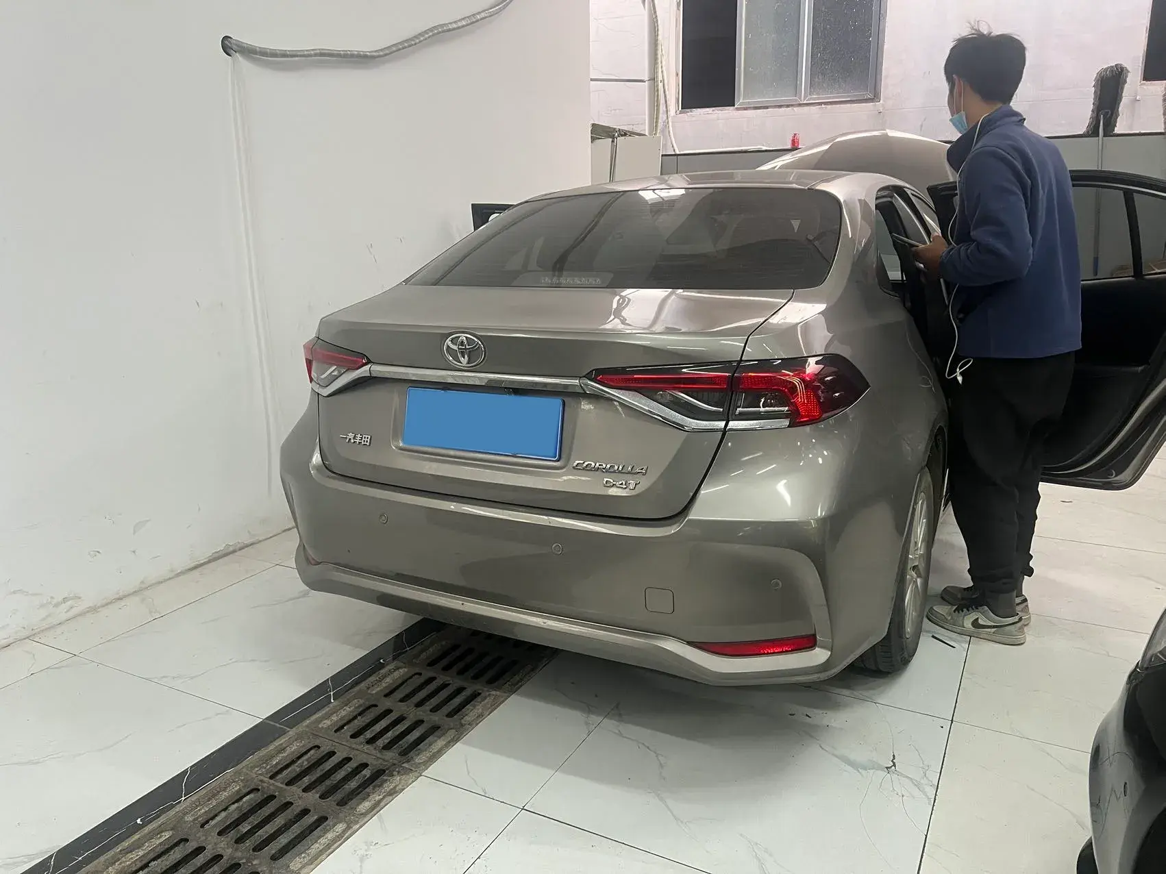 2021 TOYOTA COROLLA thumbnail 2