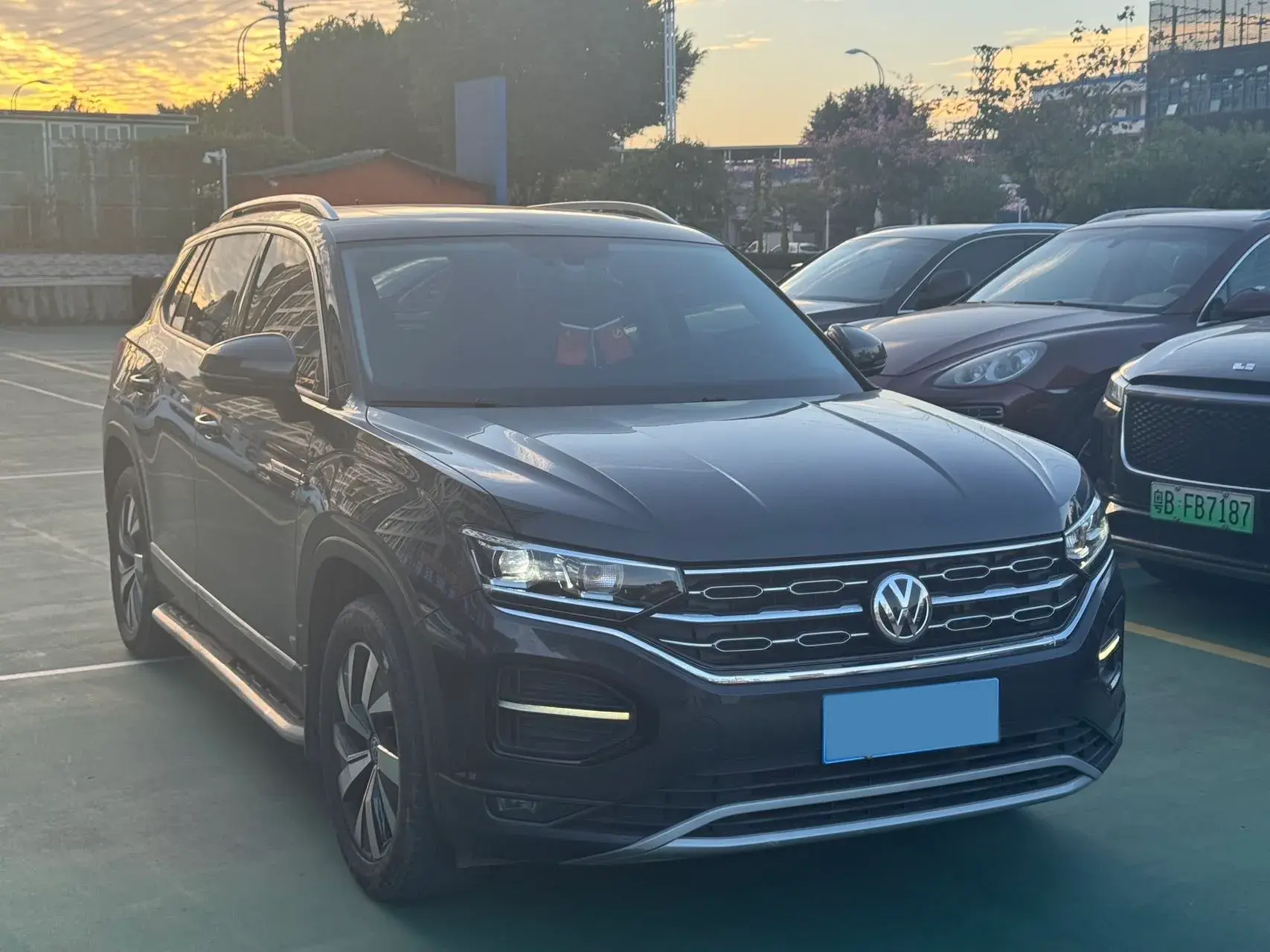 2021 VOLKSWAGEN TAYRON thumbnail 3