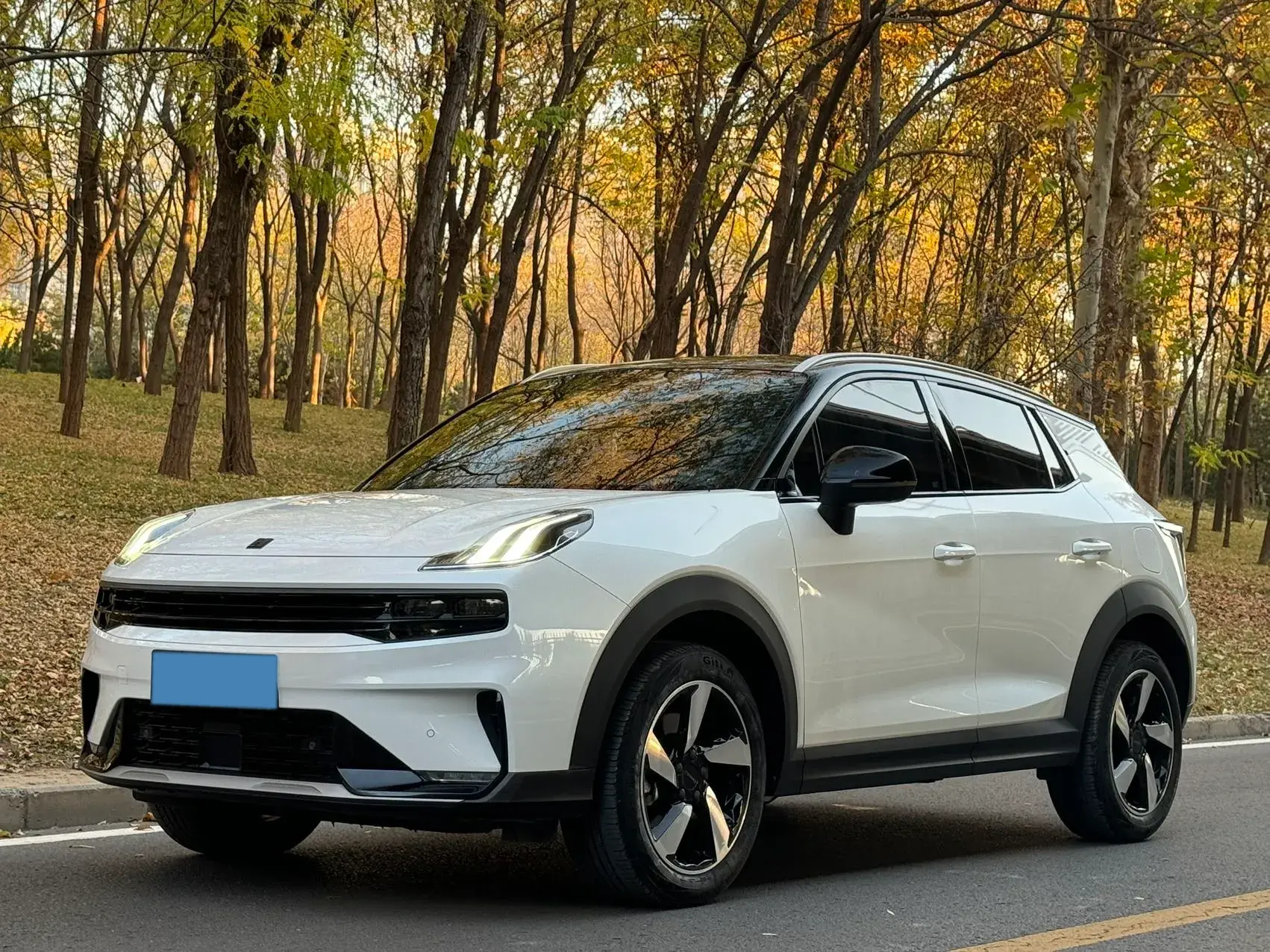 2020 LYNK&CO 06 view 1