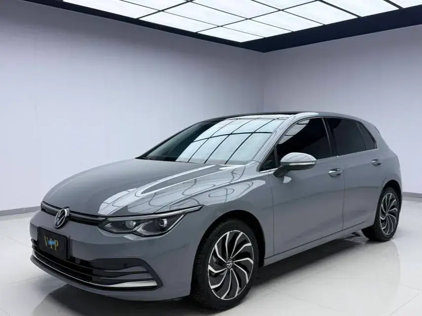 2023 VOLKSWAGEN GOLF view 1