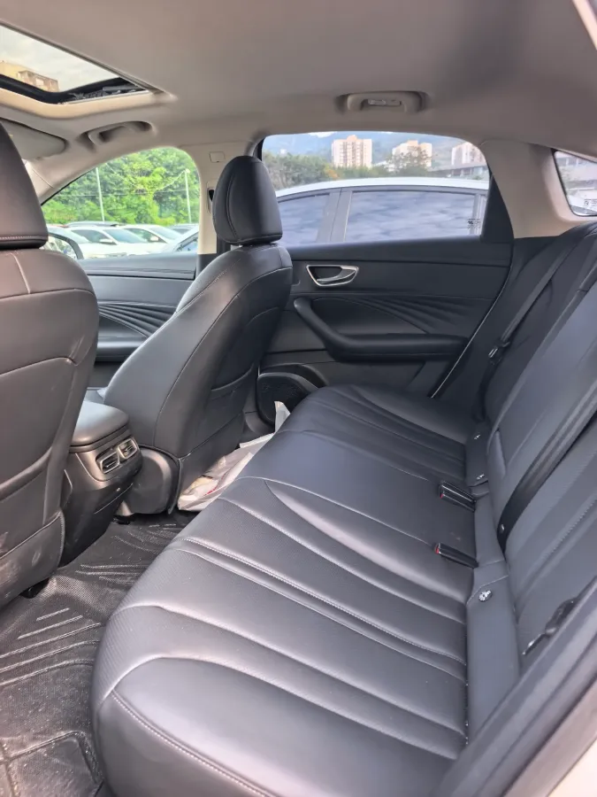 2025 Roewe M7 DMH 1.5L 112HP L4 1DHT PHEV,autocango,china used car exporter,china ev exporter,chinese used car exporter,chinese used ev exporter