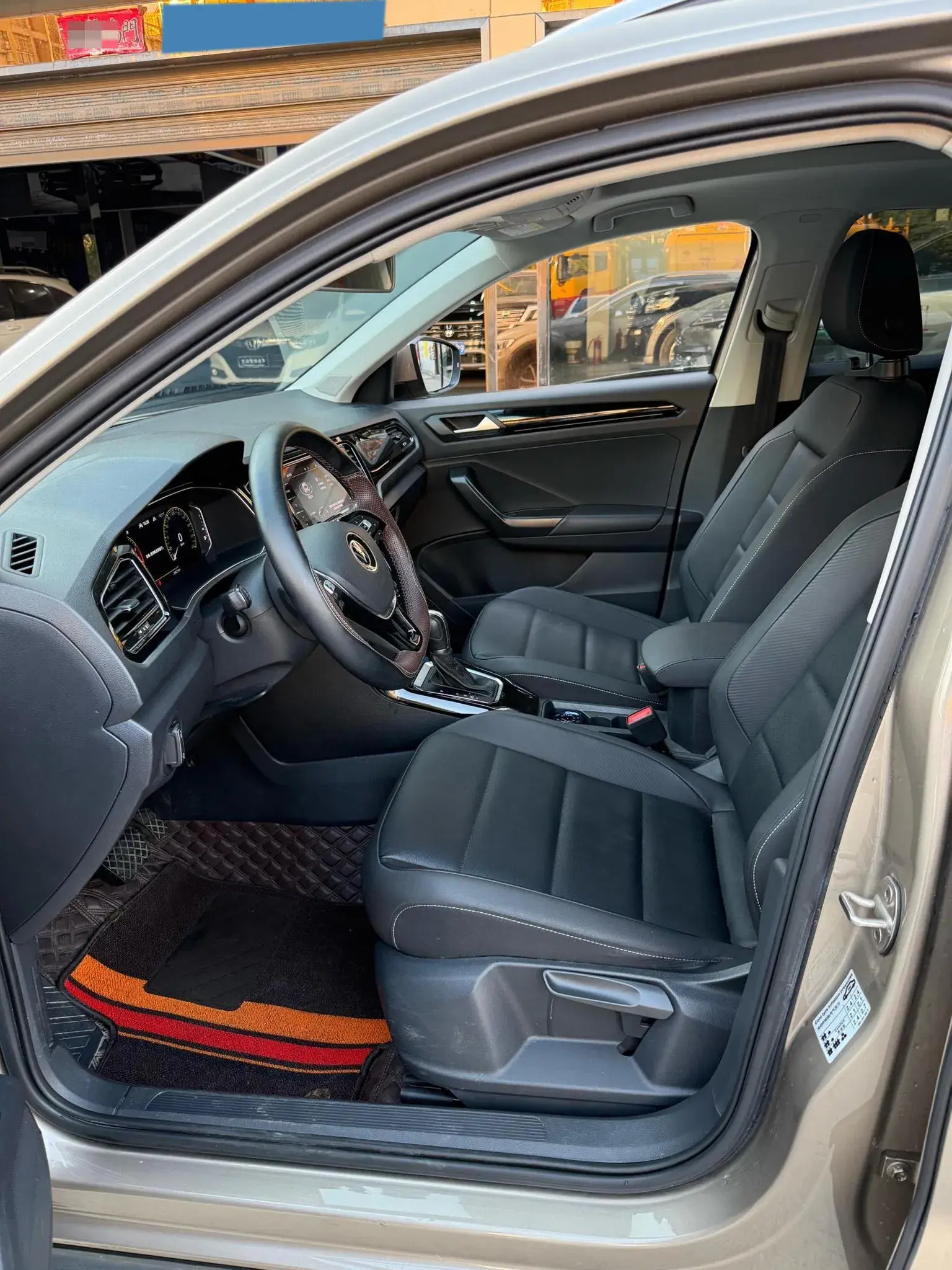 2021 VOLKSWAGEN T-ROC thumbnail 3