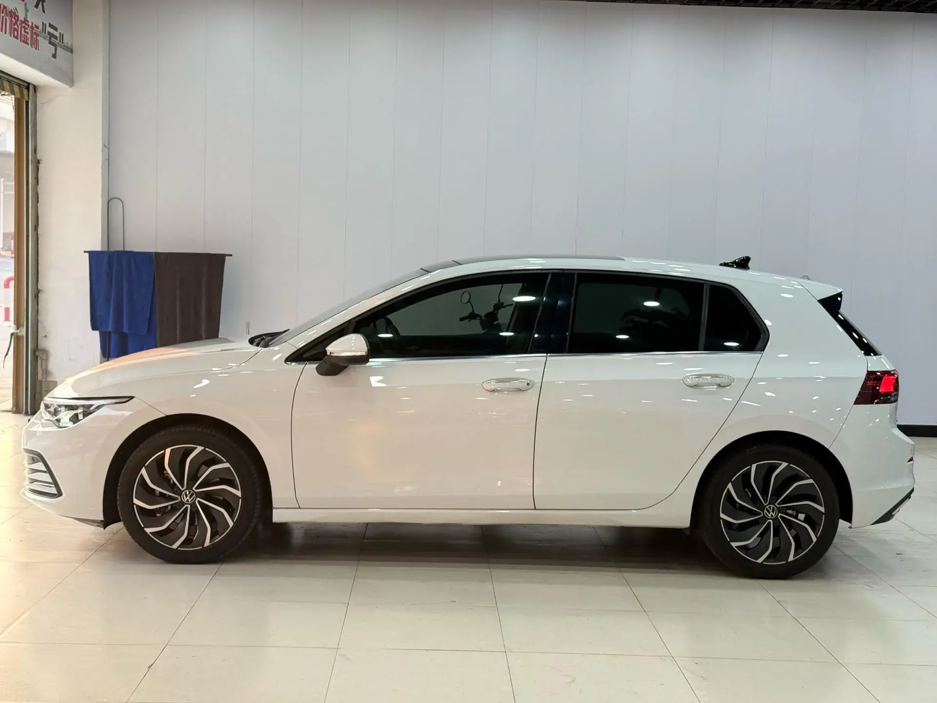 2021 VOLKSWAGEN GOLF thumbnail 3