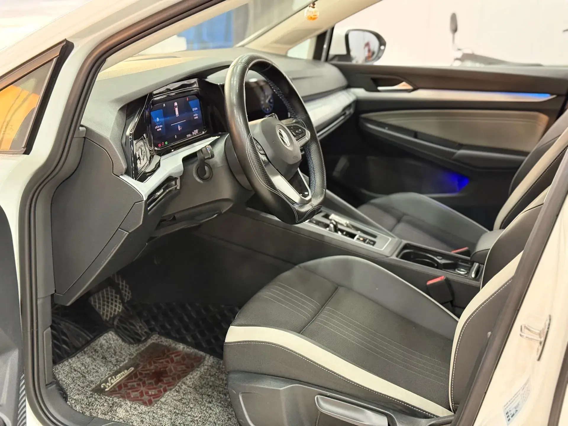 2021 VOLKSWAGEN GOLF thumbnail 4