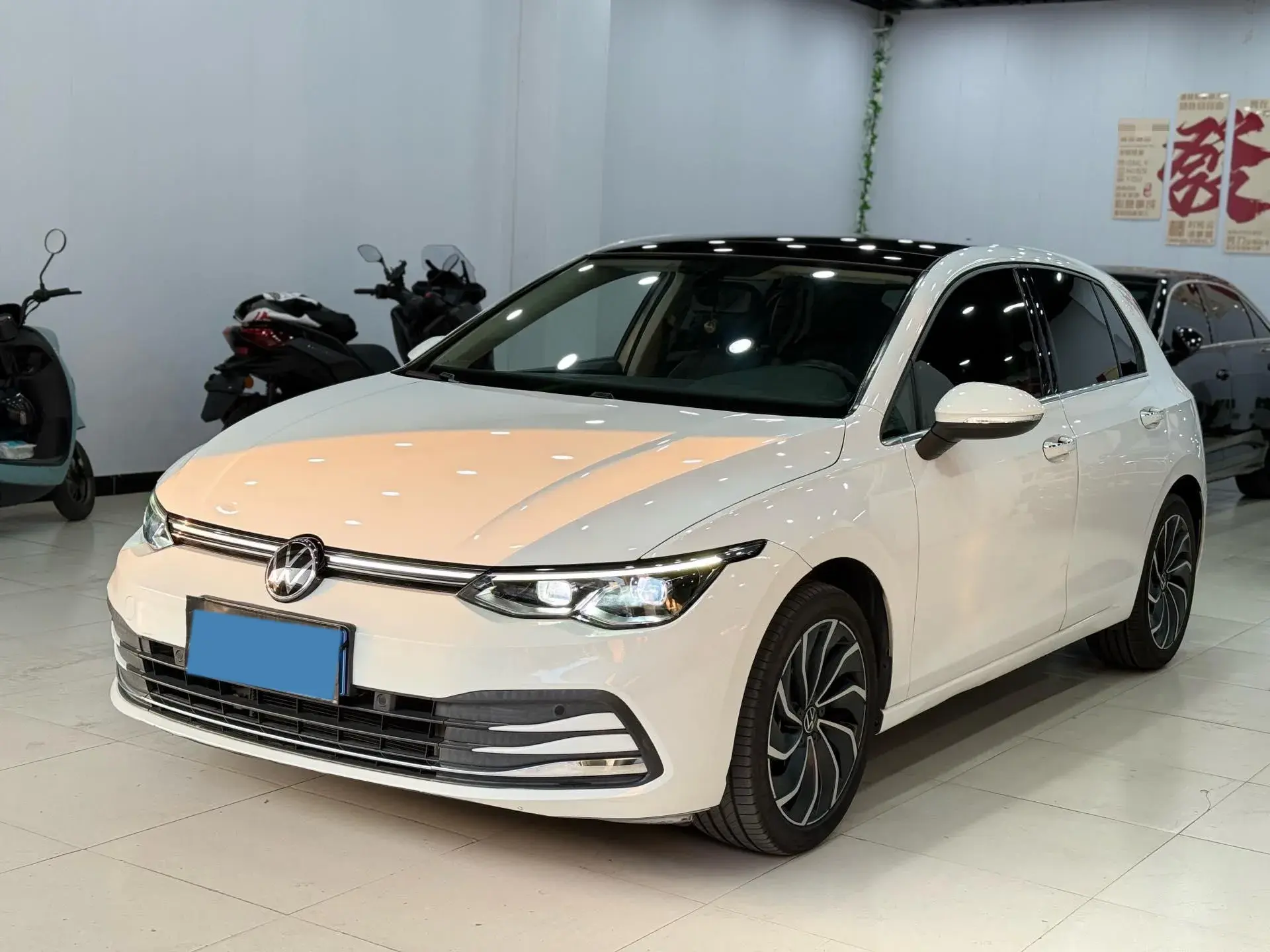 2021 VOLKSWAGEN GOLF view 1
