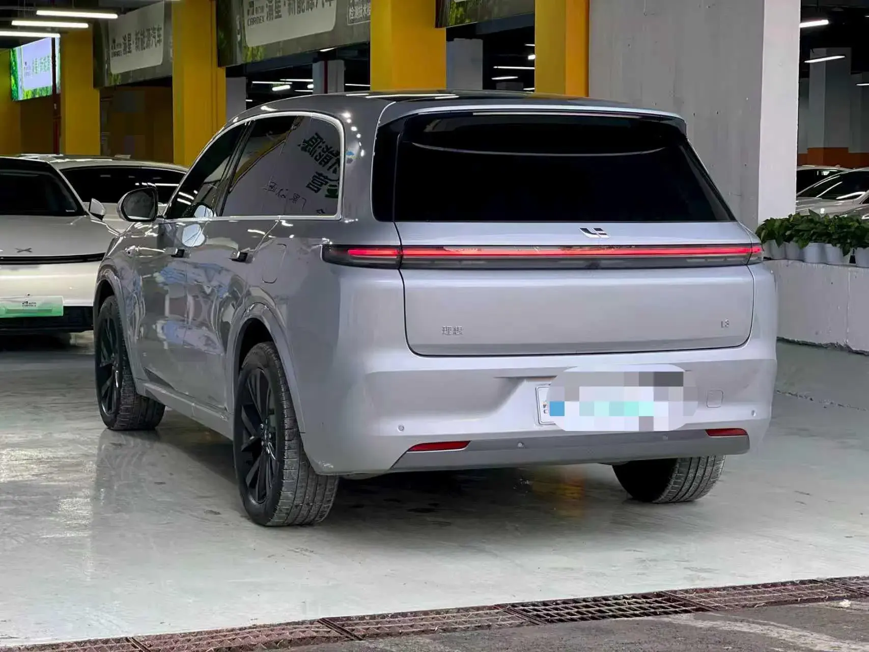 2023 LI L8 thumbnail 3