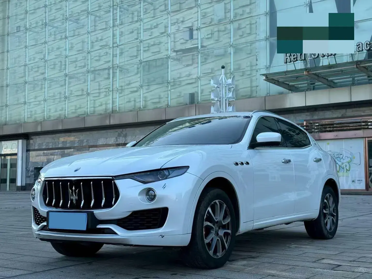 2016 MASERATI LEVANTE view 1